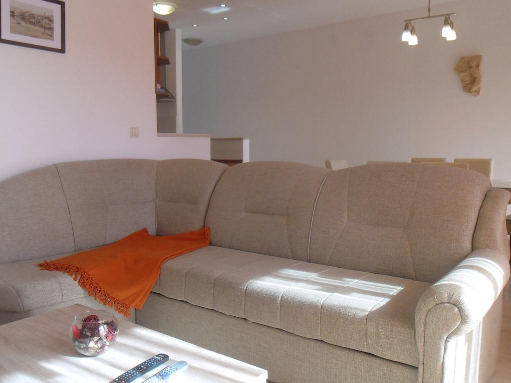 Apartment Robi *